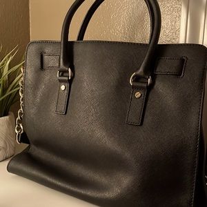 Like new Black Michael Kors Hamilton large shoulder purse